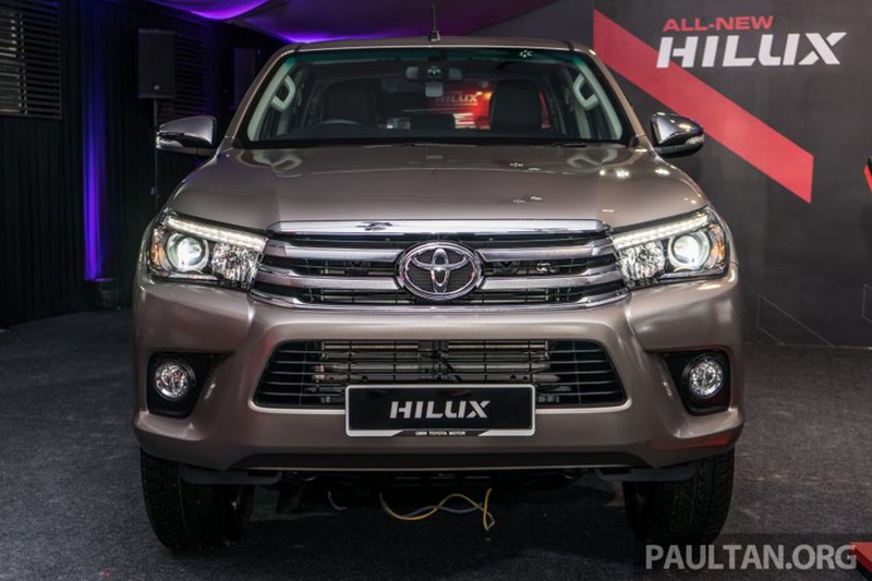 Can canh Toyota Hilux phien ban moi gia tu 496 trieu dong-Hinh-15